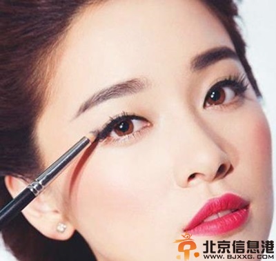 赏析眼线画法图解 让你眼睛瞬间放大