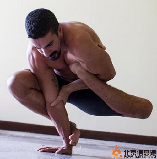 橡胶舞者Rauf yasit亚斯特资料 揭高难度舞姿照片