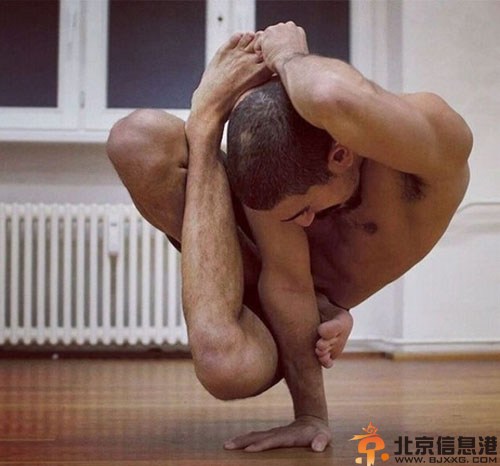 橡胶舞者Rauf yasit亚斯特资料 揭高难度舞姿照片