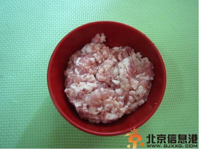 咸蛋蒸肉饼的做法 教你做出好吃的咸蛋蒸肉饼