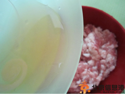 咸蛋蒸肉饼的做法 教你做出好吃的咸蛋蒸肉饼