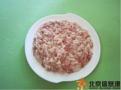 咸蛋蒸肉饼的做法 教你做出好吃的咸蛋蒸肉饼