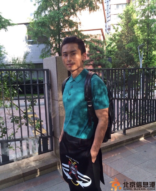 张哲瀚激凸照遭搜揭个人资料 被疑整容曝生活照