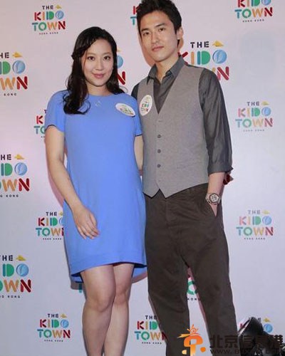 甄子丹小姨子汪圆圆女儿照片曝光 老公蔡加赞亲剪脐带