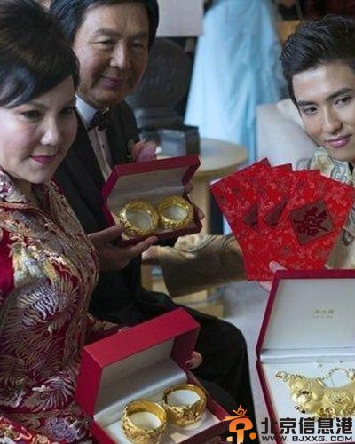 甄子丹小姨子汪圆圆女儿照片曝光 老公蔡加赞亲剪脐带