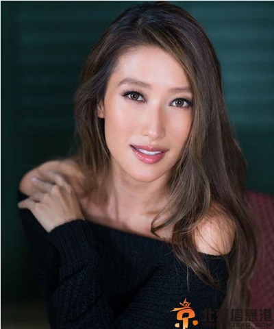 曝谢婷婷生活照 裸练瑜伽穿比基尼跳水照
