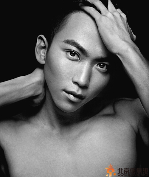 设计师张驰个人资料微博 与张馨予搭档惹关注