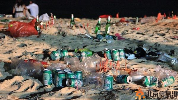 中秋夜三亚海滩垃圾高达45吨 千人连夜清理