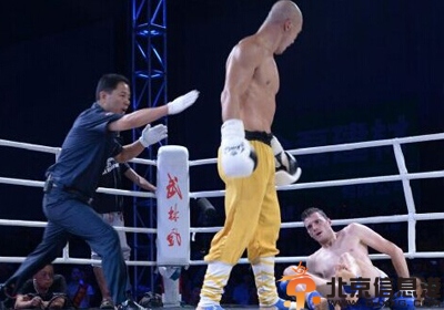 一龙轻松击溃法国巨人 再演小个子神话