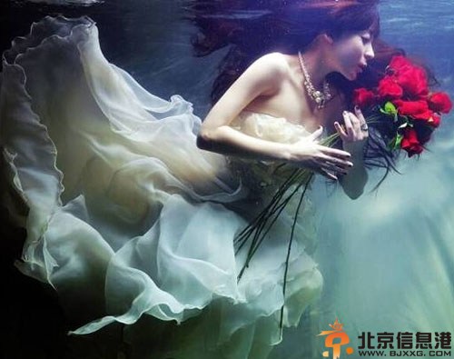 最新水下婚纱照欣赏 创意个性拍摄宛如人鱼公主