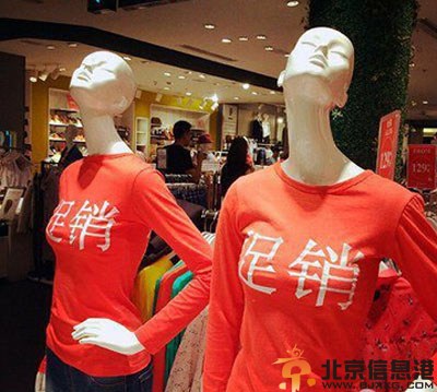 搞笑图片傲娇的模特 为了吃不要命的节奏呀