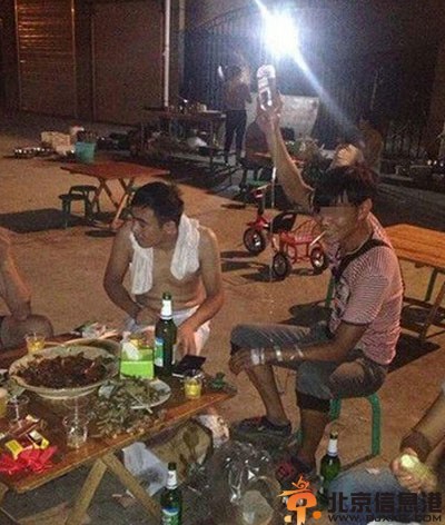 搞笑图片傲娇的模特 为了吃不要命的节奏呀