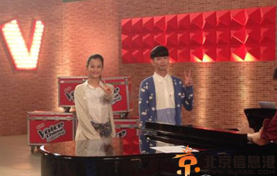 好声音学员陈永馨刘珂恋情曝光 资料微博背景热议