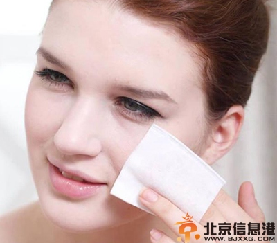 正确的化妆品使用方法 面部护肤更要小心