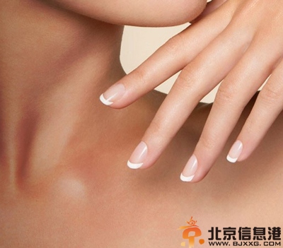 正确的化妆品使用方法 面部护肤更要小心