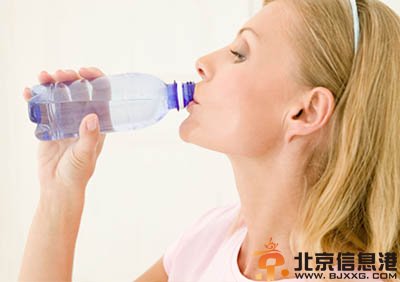 告诉你10个喝水坏习惯 自来水别烧开就喝