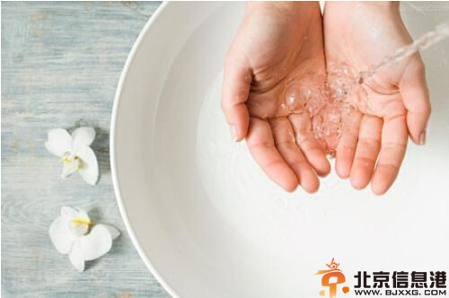 自制补水保湿化妆水方法大全 健康养颜护肤