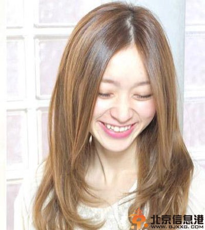 中分直发发型图片 你也可以变小脸美人
