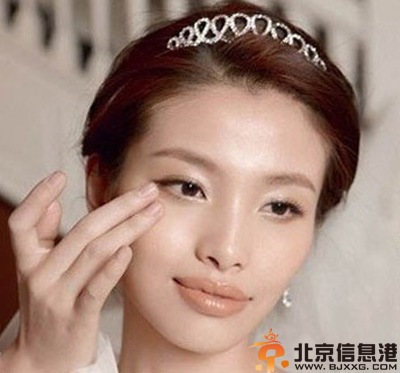 清新裸色新娘妆化妆教程 体验<a href='http://www.bjxxg.cn/ent/mingxing/' target='_blank'><u>明星</u></a>的清新裸妆