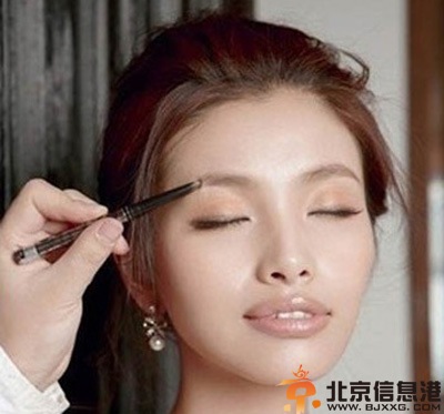 清新裸色新娘妆化妆教程 体验明星的清新裸妆
