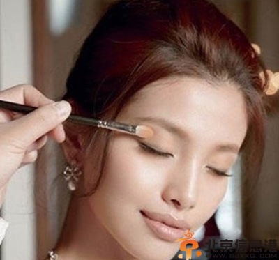 清新裸色新娘妆化妆教程 体验明星的清新裸妆
