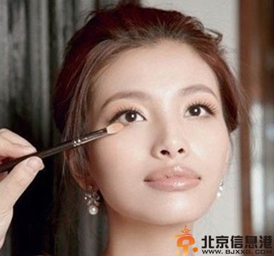 清新裸色新娘妆化妆教程 体验明星的清新裸妆