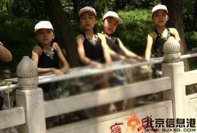 四胞胎冰清玉洁个资料家庭背景 成长近照引关注