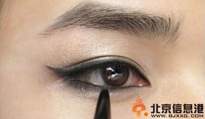 单眼皮眼影画法 无需双眼皮贴也深邃