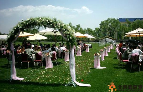 西式草坪婚礼流程分享 草坪坪婚礼布置图片推荐