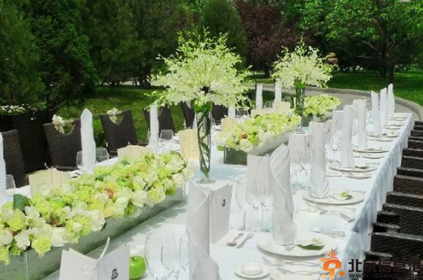 西式草坪婚礼流程分享 草坪坪婚礼布置图片推荐