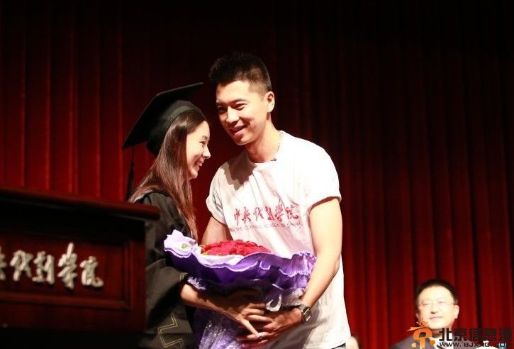 王雷李小萌结婚了吗 中戏求婚视频被疑为<a href='http://www.bjxxg.cn/ent/dianshi/' target='_blank'><u>电视</u></a>剧炒作