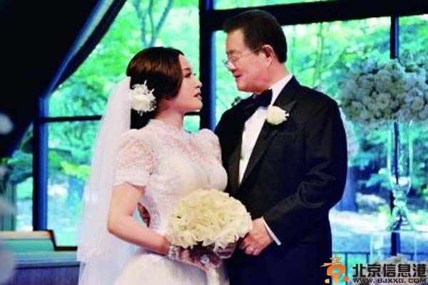 刘晓庆老公首谈恋爱史 整整追求了她三十年