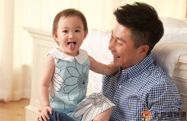 李小鹏恋情经过曝光 与妻子李安琪14岁一见钟情
