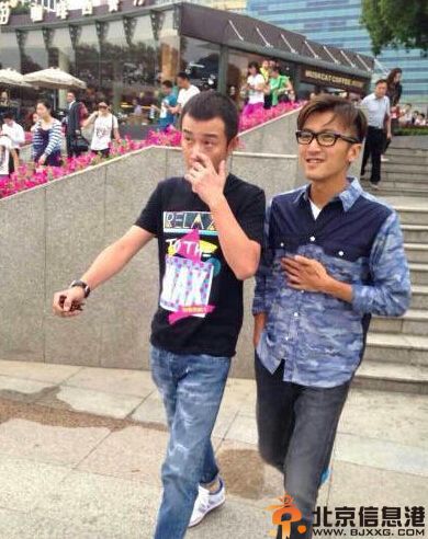 文章谢霆锋玩自拍 文章疑借节目复出
