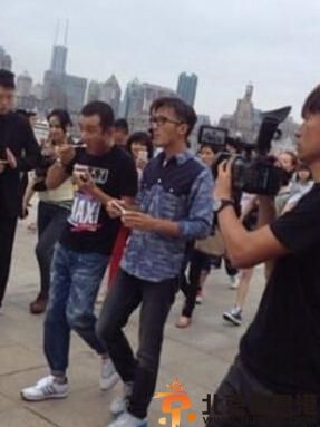 文章谢霆锋玩自拍 文章疑借节目复出