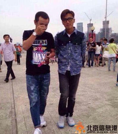 文章谢霆锋玩自拍 文章疑借节目复出