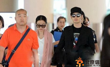 Angelababy与黄晓明被传好事将近 十指紧扣秀恩爱