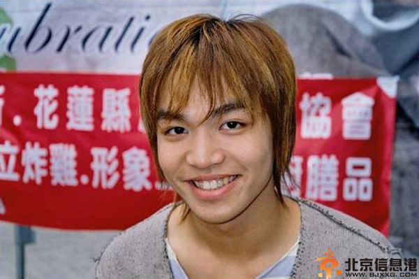 张峰奇新女友是谁揭其个人资料 与小甜甜分手内幕曝光
