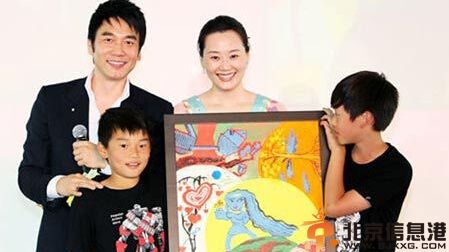 林依轮儿子首曝光 面对镜头很害羞