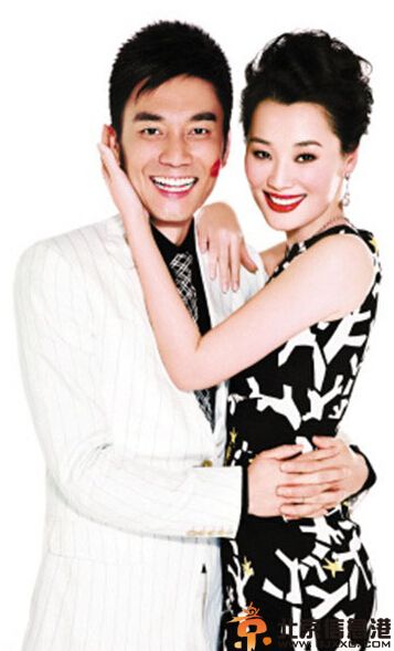 林依轮儿子首曝光 面对镜头很害羞