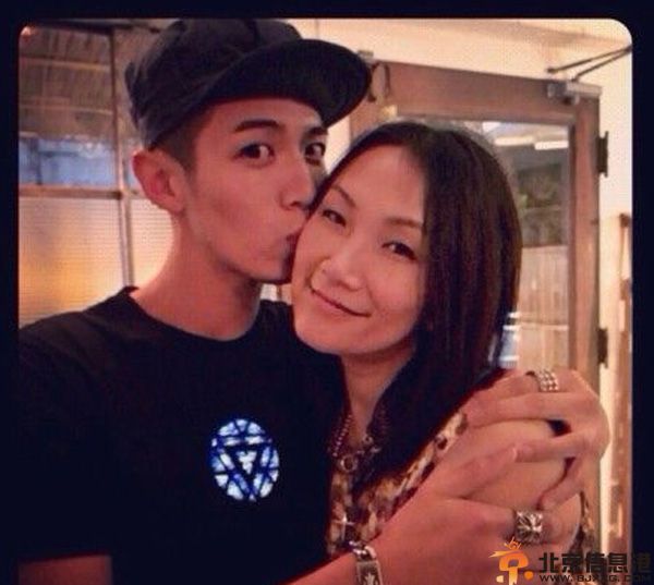 柯震东女友是谁 网爆约会长发女疑与萧亚分手