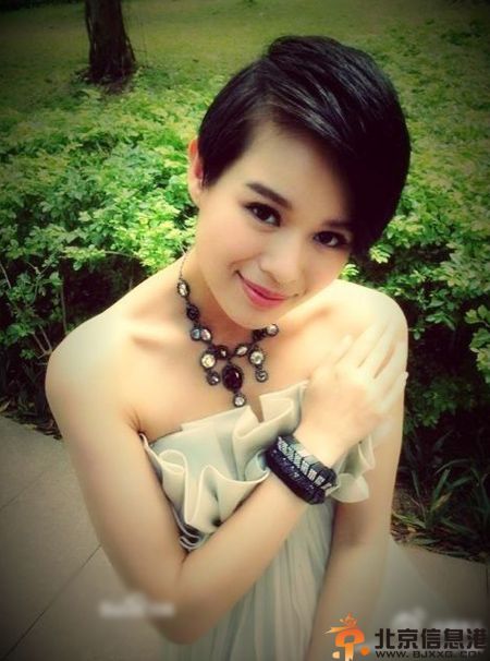 疑胡杏儿出柜 与同性女助手玩断背