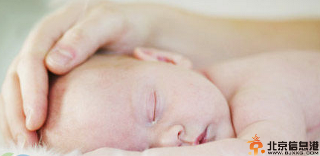 如何给新生儿洗澡 4招教准爸准妈如何给新生儿洗澡