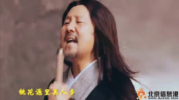 腾格尔桃花源歌词 新神曲MV中腾大叔跳起桃花舞晚节不保