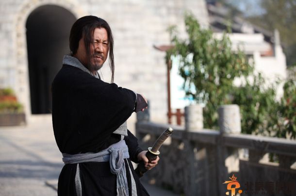 腾格尔桃花源歌词 新神曲MV中腾大叔跳起桃花舞晚节不保