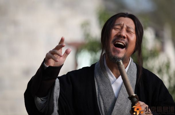 腾格尔桃花源歌词 新神曲MV中腾大叔跳起桃花舞晚节不保