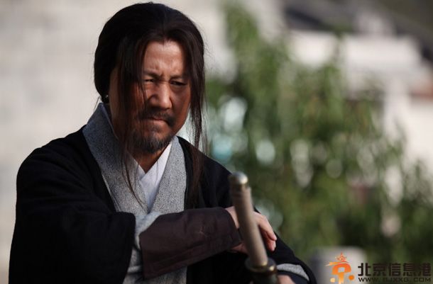 腾格尔桃花源歌词 新神曲MV中腾大叔跳起桃花舞晚节不保