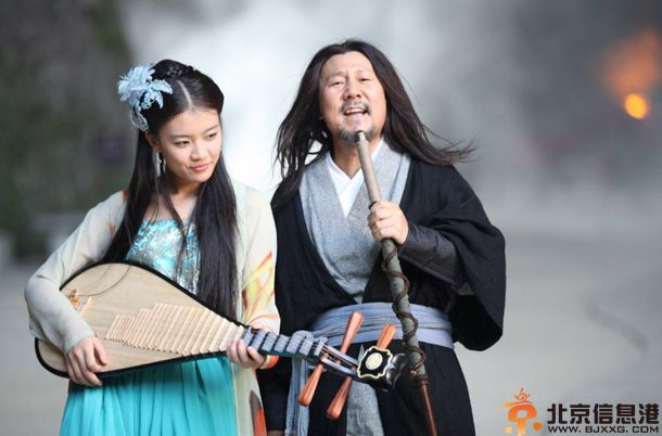 腾格尔桃花源歌词 新神曲MV中腾大叔跳起桃花舞晚节不保