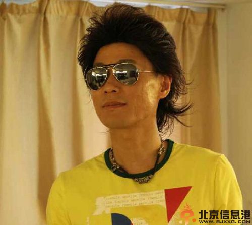 年度神曲甩蛋歌2013歌词 曝演唱者土著Walker微博资料照片