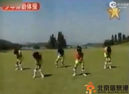 朝鲜劲舞团小苹果图片视频 原版体操神同步